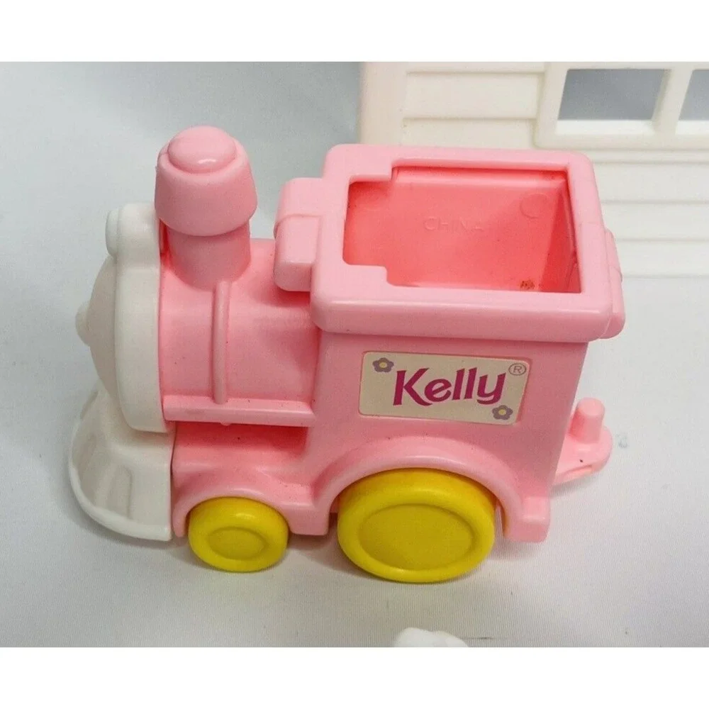 Kelly Baby Sister of Barbie Nursery School 1996 Replacement Parts‎ Table & chars